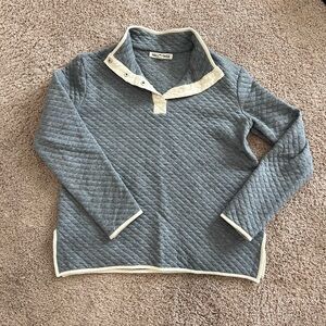 Wallflower quilted gray pullover